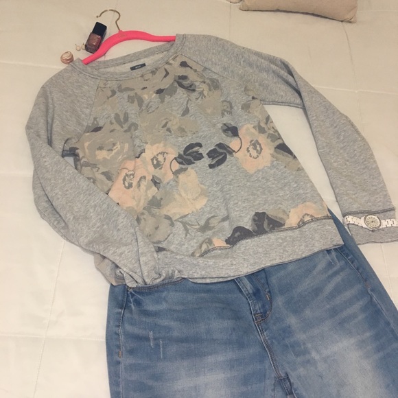 Floral/Gray Sweater | Comfy & Casual - Picture 1 of 3